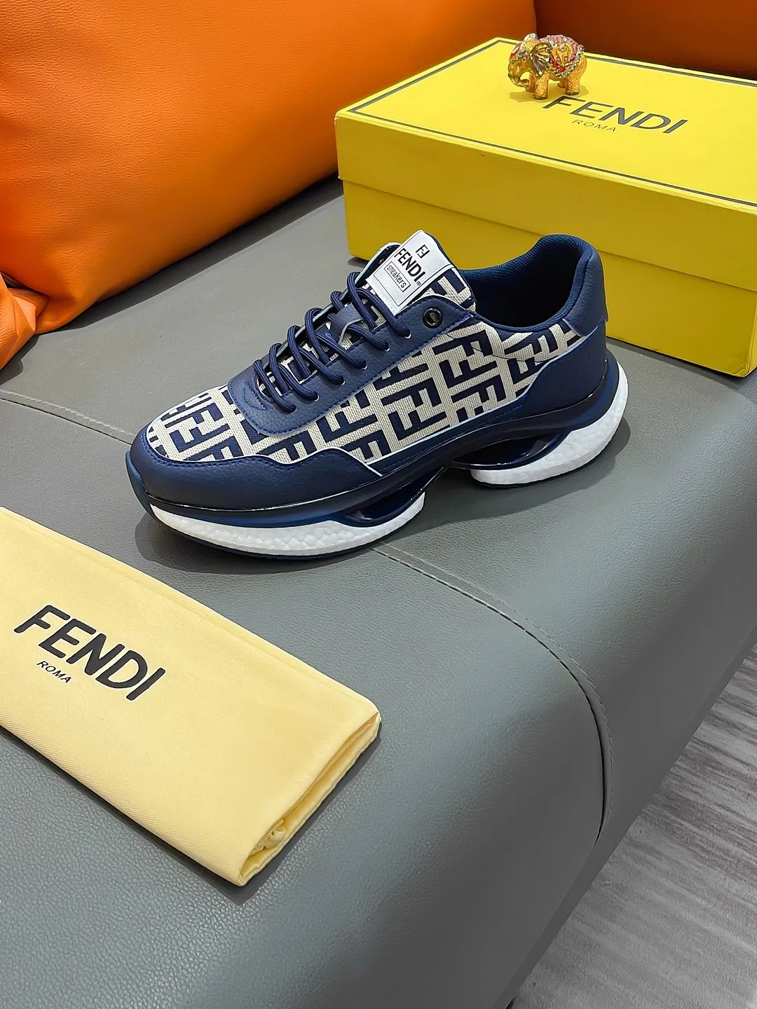 Men's shoes FENDI "Fendi" P440 Regular size: 38-44 (casual shoes) Product materials: Selected cowhide upper, soft sheepskin lining; original outsole.
